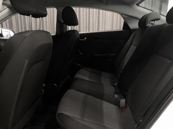 Hyundai Solaris II с пробегом 2017 года, цена 999 000 рублей, 102000 км, седан, Автокод Объявления