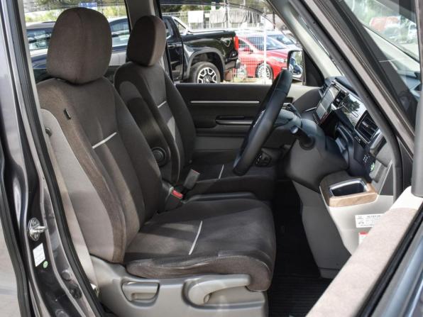 Honda Stepwgn V с пробегом 2015 года, цена 1 480 000 рублей, 266158 км, минивэн, Автокод Объявления