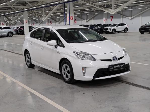 Toyota Prius III Рестайлинг (XW30) с пробегом 2015 года, цена 1 280 000 рублей, 114561 км, лифтбек, Автокод Объявления