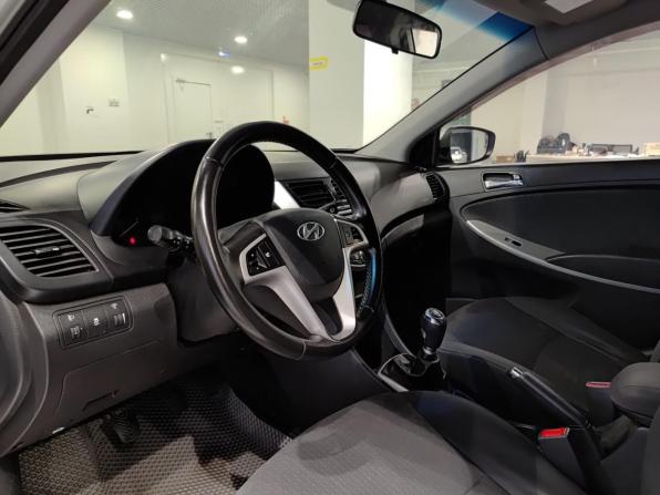 Hyundai Solaris I с пробегом 2012 года, цена 664 000 рублей, 176159 км, хэтчбек, Автокод Объявления