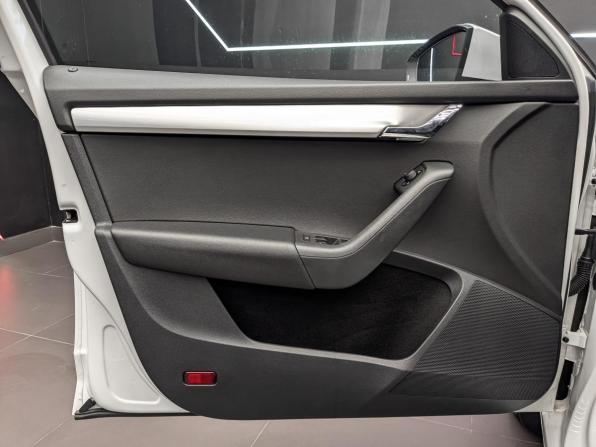 Skoda Octavia III (A7) Рестайлинг с пробегом 2019 года, цена 1 890 000 рублей, 66632 км, лифтбек, Автокод Объявления