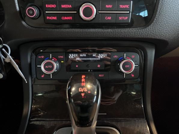 Volkswagen Touareg II Рестайлинг с пробегом 2014 года, цена 2 140 000 рублей, 270175 км, внедорожник, Автокод Объявления