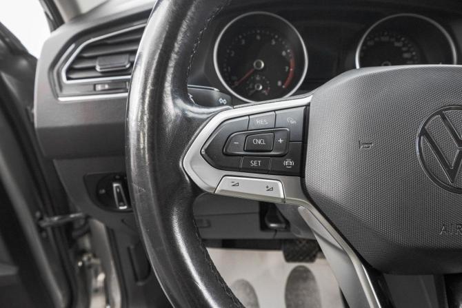 Volkswagen Tiguan II Рестайлинг с пробегом 2021 года, цена 2 549 000 рублей, 83000 км, внедорожник, Автокод Объявления