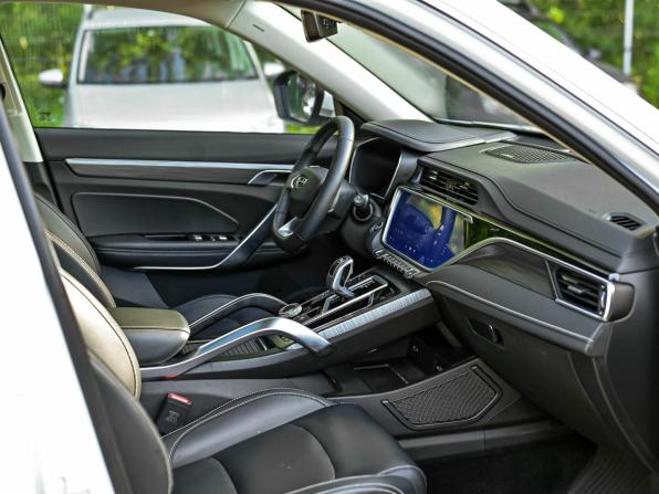 Geely Atlas Pro с пробегом 2022 года, цена 1 930 000 рублей, 51962 км, внедорожник, Автокод Объявления