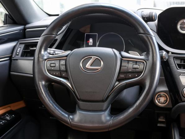 Lexus ES VII Рестайлинг с пробегом 2021 года, цена 3 698 000 рублей, 106300 км, седан, Автокод Объявления
