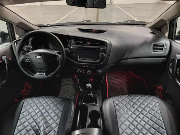 Kia Ceed II Рестайлинг с пробегом 2016 года, цена 1 049 000 рублей, 236468 км, хэтчбек, Автокод Объявления