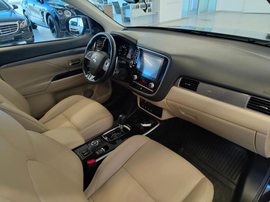 Mitsubishi Outlander III Рестайлинг 3 Санкт-Петербург  - изображение 8