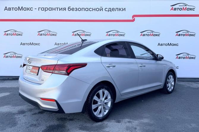 Hyundai Solaris II с пробегом 2018 года, цена 1 330 000 рублей, 161725 км, седан, Автокод Объявления