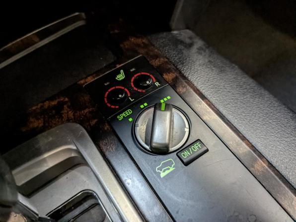 Toyota Land Cruiser 200 Series с пробегом 2010 года, цена 2 175 000 рублей, 300000 км, внедорожник, Автокод Объявления