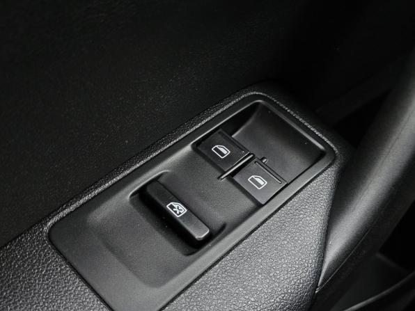 Volkswagen Polo V Рестайлинг с пробегом 2018 года, цена 999 000 рублей, 107200 км, седан, Автокод Объявления