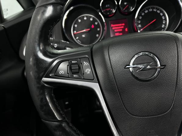 Opel Astra J Рестайлинг с пробегом 2014 года, цена 900 000 рублей, 167700 км, хэтчбек, Автокод Объявления