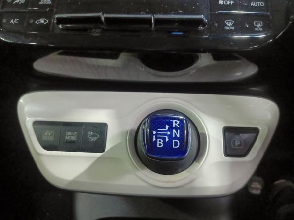 Toyota Prius IV (XW50) с пробегом 2018 года, цена 1 345 000 рублей, 265393 км, лифтбек, Автокод Объявления