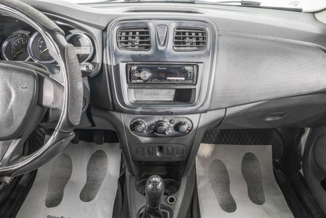 Renault Logan II с пробегом 2017 года, цена 749 000 рублей, 99000 км, седан, Автокод Объявления