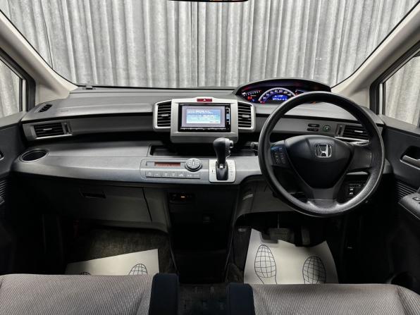 Honda Freed I Рестайлинг с пробегом 2013 года, цена 1 200 000 рублей, 114787 км, компактвэн, Автокод Объявления