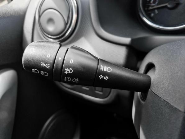 Renault Sandero II Рестайлинг с пробегом 2019 года, цена 1 240 000 рублей, 69444 км, хэтчбек, Автокод Объявления
