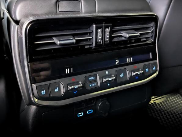 Toyota Land Cruiser 300 Series с пробегом 2021 года, цена 8 670 000 рублей, 110594 км, внедорожник, Автокод Объявления