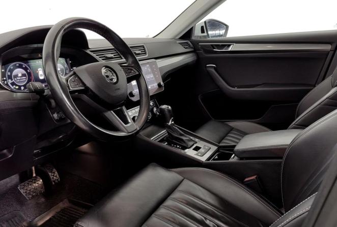 Skoda Superb III Рестайлинг с пробегом 2019 года, цена 2 680 000 рублей, 78050 км, лифтбек, Автокод Объявления