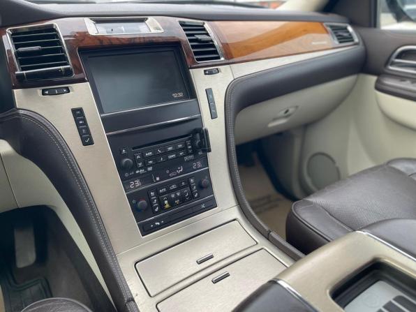 Cadillac Escalade III с пробегом 2011 года, цена 2 195 000 рублей, 208452 км, внедорожник, Автокод Объявления