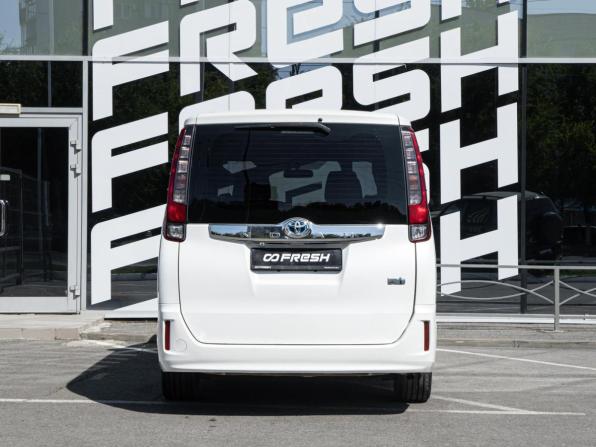 Toyota Noah III (R80) с пробегом 2014 года, цена 1 920 000 рублей, 127778 км, минивэн, Автокод Объявления