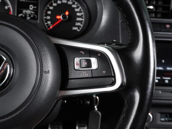 Volkswagen Polo V Рестайлинг с пробегом 2018 года, цена 1 119 000 рублей, 124054 км, седан, Автокод Объявления