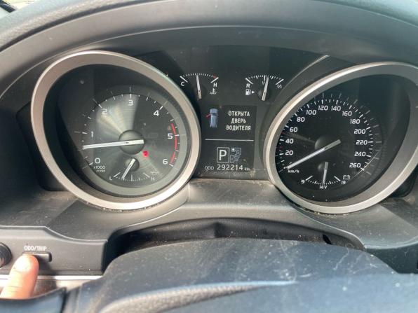 Toyota Land Cruiser 200 Series Рестайлинг 1 с пробегом 2014 года, цена 3 600 000 рублей, 292000 км, внедорожник, Автокод Объявления