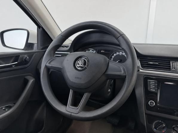 Skoda Rapid I Рестайлинг с пробегом 2019 года, цена 1 399 000 рублей, 142000 км, лифтбек, Автокод Объявления