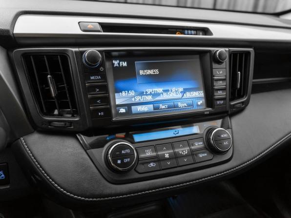 Toyota RAV4 IV (XA40) Рестайлинг с пробегом 2017 года, цена 2 450 000 рублей, 146102 км, внедорожник, Автокод Объявления