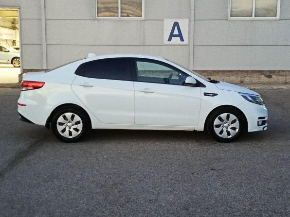 Kia Rio III Рестайлинг с пробегом 2017 года, цена 820 000 рублей, 210100 км, седан, Автокод Объявления