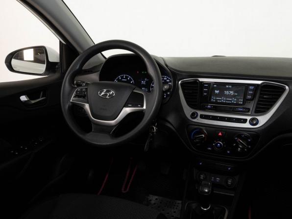 Hyundai Solaris II с пробегом 2018 года, цена 1 048 000 рублей, 153704 км, седан, Автокод Объявления