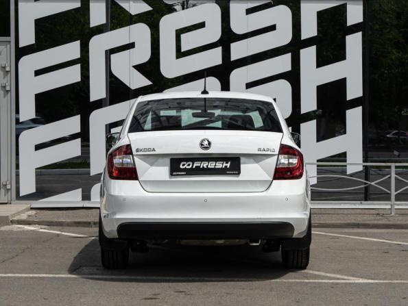 Skoda Rapid I Рестайлинг с пробегом 2018 года, цена 1 240 000 рублей, 181077 км, лифтбек, Автокод Объявления