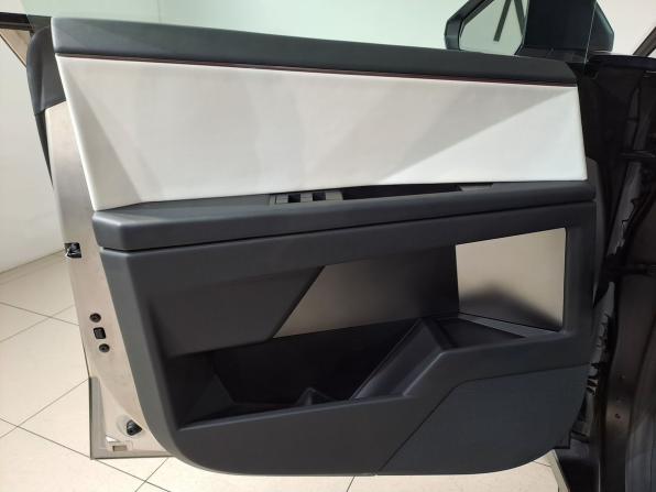 Tesla Cybertruck с пробегом 2024 года, цена 15 799 000 рублей, 2910 км, пикап, Автокод Объявления