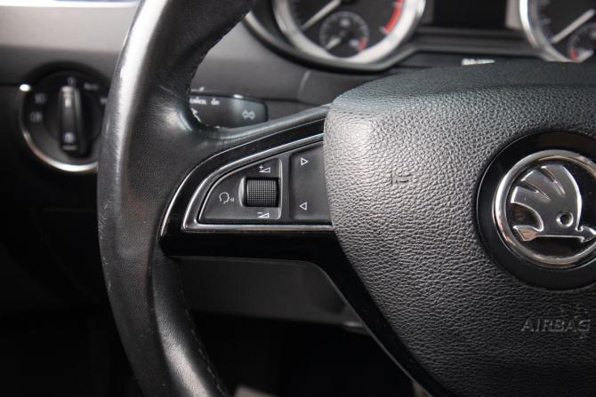 Skoda Octavia III (A7) Рестайлинг с пробегом 2017 года, цена 1 849 000 рублей, 165700 км, лифтбек, Автокод Объявления