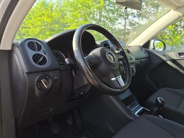 Volkswagen Tiguan I Рестайлинг с пробегом 2012 года, цена 980 000 рублей, 283685 км, внедорожник, Автокод Объявления