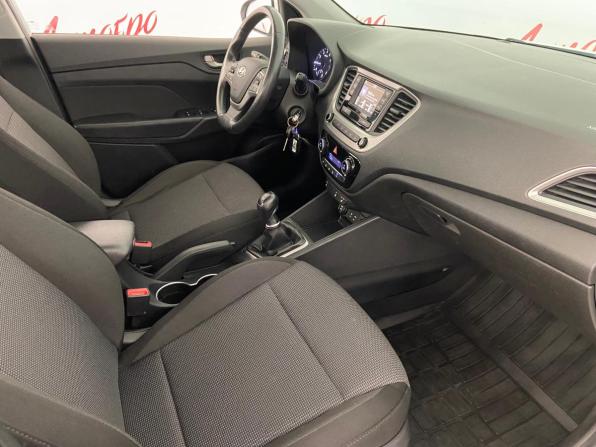 Hyundai Solaris II с пробегом 2017 года, цена 1 160 000 рублей, 147431 км, седан, Автокод Объявления