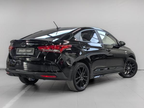 Hyundai Solaris II Рестайлинг с пробегом 2022 года, цена 1 699 000 рублей, 61441 км, седан, Автокод Объявления