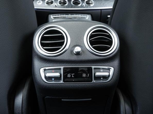 Mercedes-Benz E-Класс AMG V (W213) Рестайлинг с пробегом 2023 года, цена 9 350 000 рублей, 29904 км, седан, Автокод Объявления