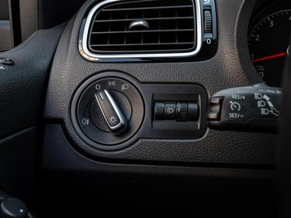 Volkswagen Polo V Рестайлинг с пробегом 2019 года, цена 1 188 000 рублей, 137491 км, седан, Автокод Объявления