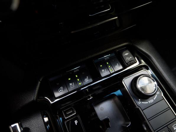 Toyota Land Cruiser 200 Series Рестайлинг 2 с пробегом 2015 года, цена 5 130 000 рублей, 284000 км, внедорожник, Автокод Объявления