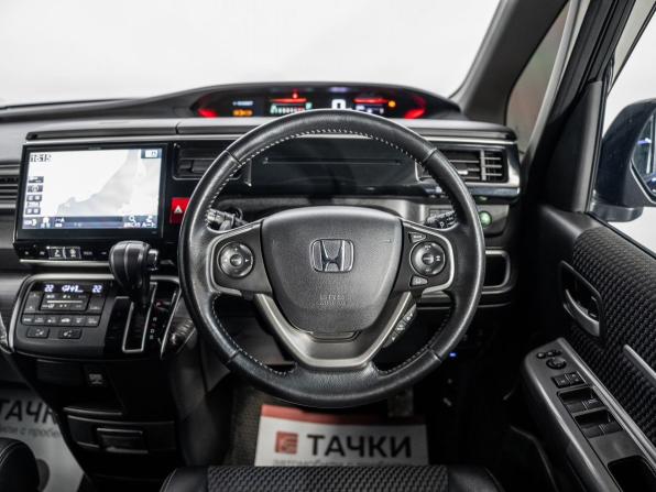 Honda Stepwgn V с пробегом 2015 года, цена 1 779 500 рублей, 124314 км, минивэн, Автокод Объявления