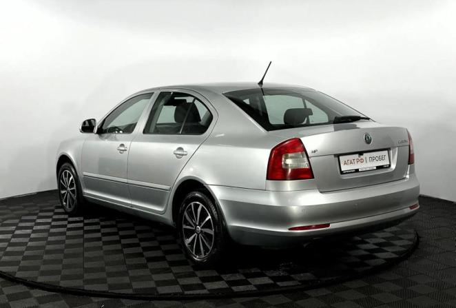 Skoda Octavia II (A5) Рестайлинг с пробегом 2011 года, цена 820 000 рублей, 196000 км, лифтбек, Автокод Объявления