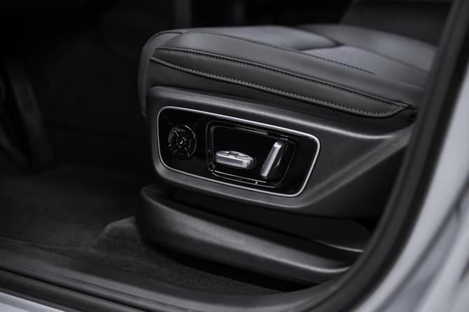 Новый Li Auto (Lixiang) L7 I Рестайлинг 2025 года, цена 8 075 000 рублей, внедорожник, Автокод Объявления