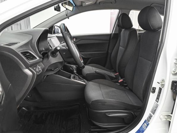 Hyundai Solaris II с пробегом 2017 года, цена 1 100 000 рублей, 123572 км, седан, Автокод Объявления