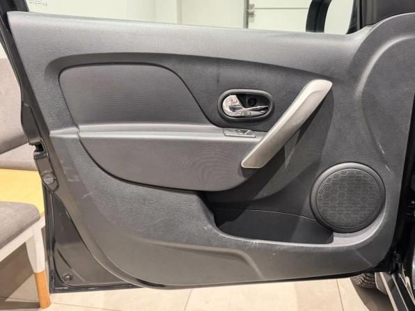 Renault Sandero II с пробегом 2018 года, цена 1 103 421 рубль, 62600 км, хэтчбек, Автокод Объявления