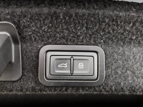 Audi A6 V (C8) с пробегом 2021 года, цена 4 120 000 рублей, 59943 км, седан, Автокод Объявления