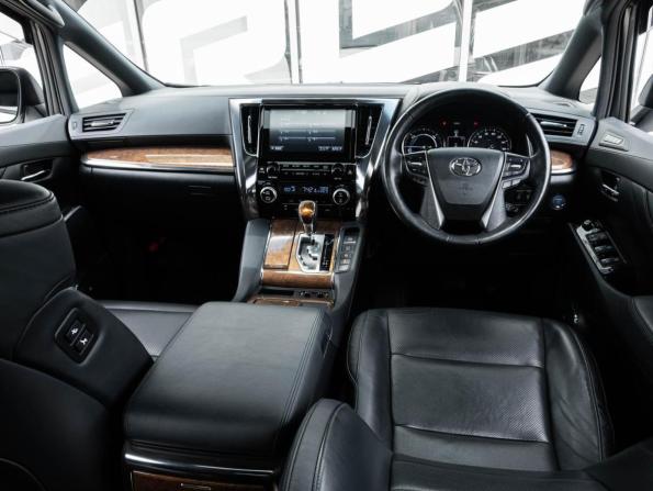 Toyota Alphard III с пробегом 2017 года, цена 4 462 500 рублей, 78161 км, минивэн, Автокод Объявления