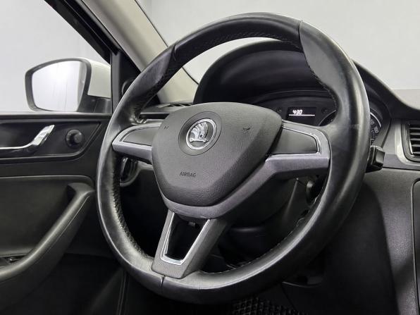 Skoda Rapid I с пробегом 2015 года, цена 999 000 рублей, 175334 км, лифтбек, Автокод Объявления