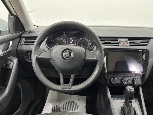 Skoda Octavia III (A7) Рестайлинг с пробегом 2018 года, цена 1 090 000 рублей, 260200 км, лифтбек, Автокод Объявления