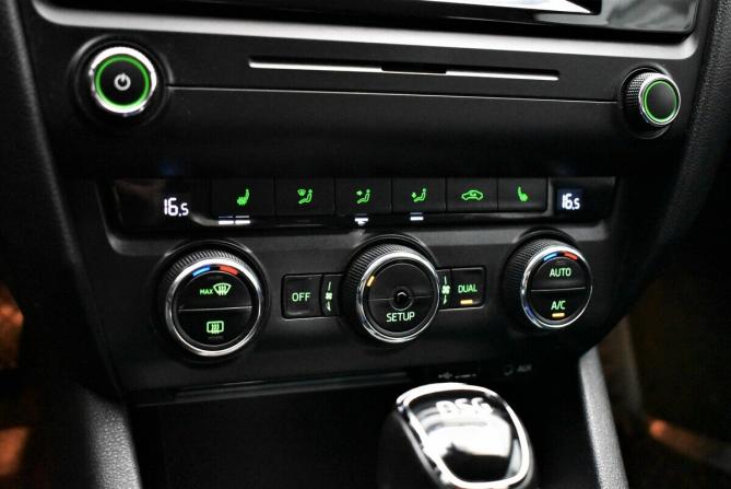 Skoda Octavia III (A7) с пробегом 2015 года, цена 1 490 000 рублей, 118284 км, лифтбек, Автокод Объявления