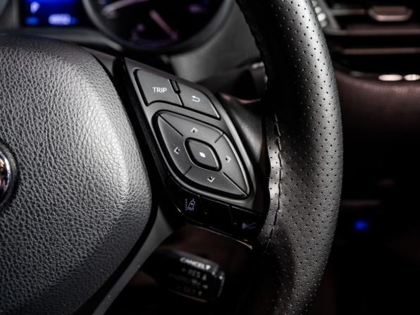 Toyota C-HR I Рестайлинг с пробегом 2019 года, цена 1 900 000 рублей, 49552 км, внедорожник, Автокод Объявления
