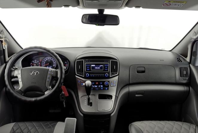 Hyundai H-1 II Рестайлинг с пробегом 2018 года, цена 2 450 000 рублей, 195600 км, минивэн, Автокод Объявления